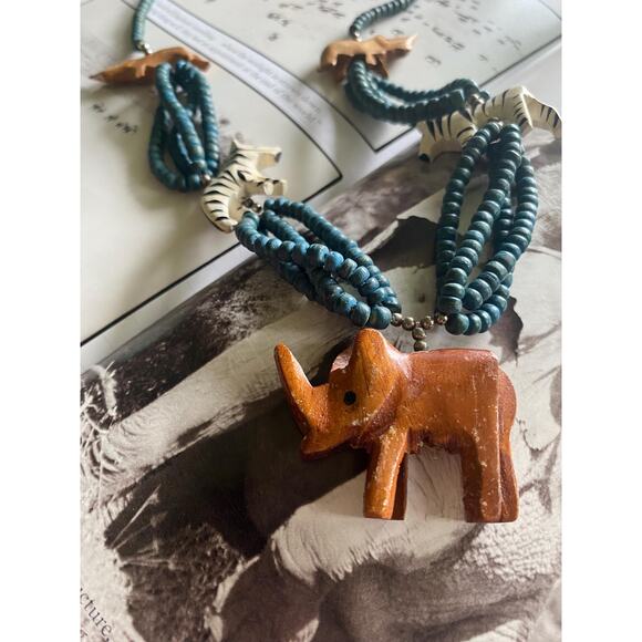 Necklace with wooden animals and beads - Picture 6 of 8